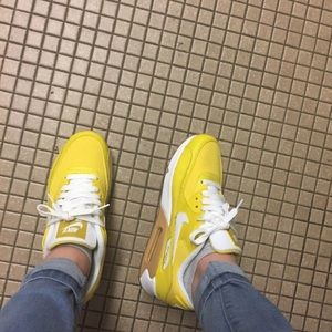 Air max 90s ( Price is firm ) 💡